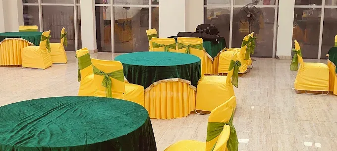 Round table party seating by Shree Balaji Caterers